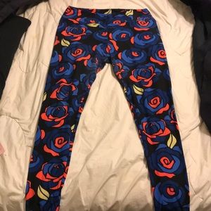 ❗️BOGO 1/2❗️ HTF LulaRoe Disney Roses TC leggings
